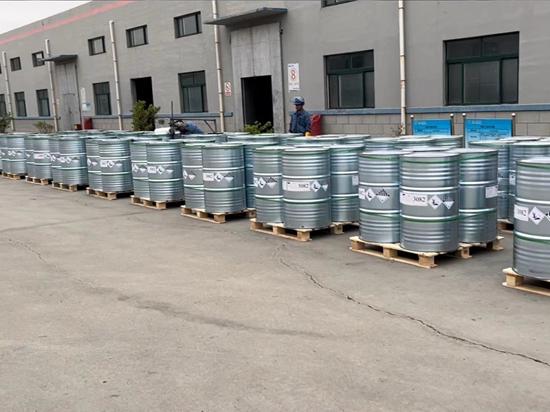 酯(zhi)化産品(pin)整裝待(dai)發 