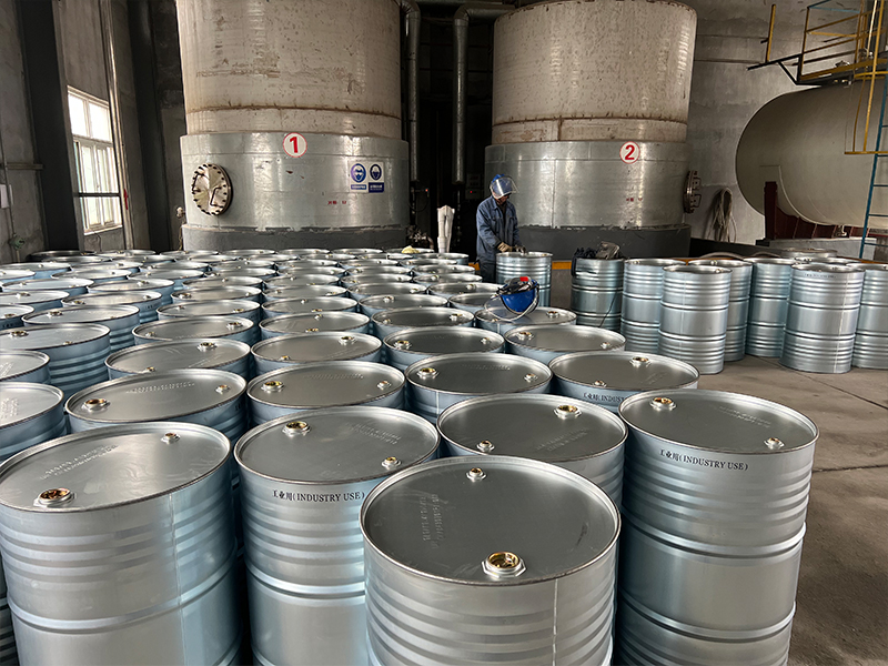 酯化産(chan)品灌裝(zhuāng)間 